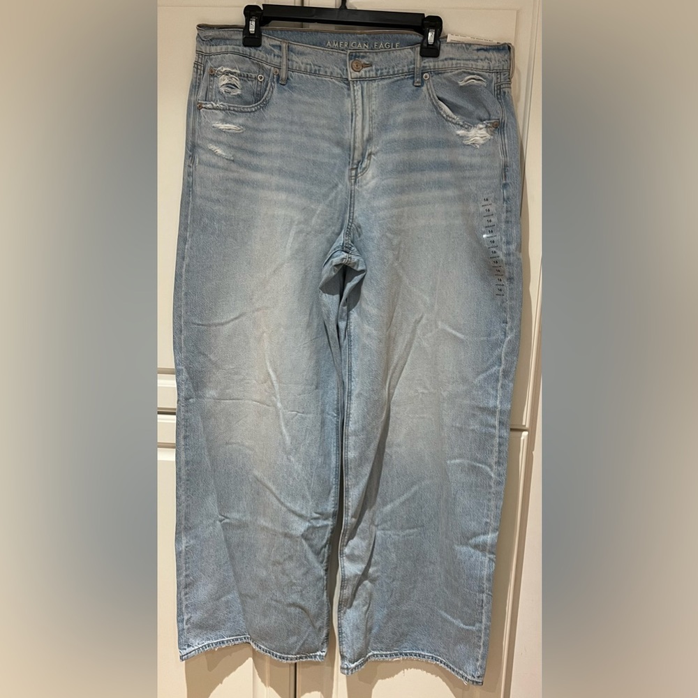 NWT American Eagle Womens 16R AE Low Rise Skater Jean Baggy Wide Leg Light Wash